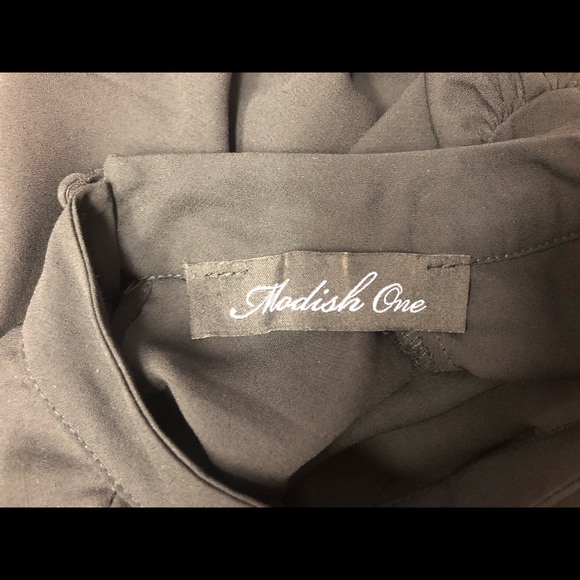 Black 100% Modish One polyester top. V cut in front. Wide sleeves.  Size XL. - Picture 6 of 8